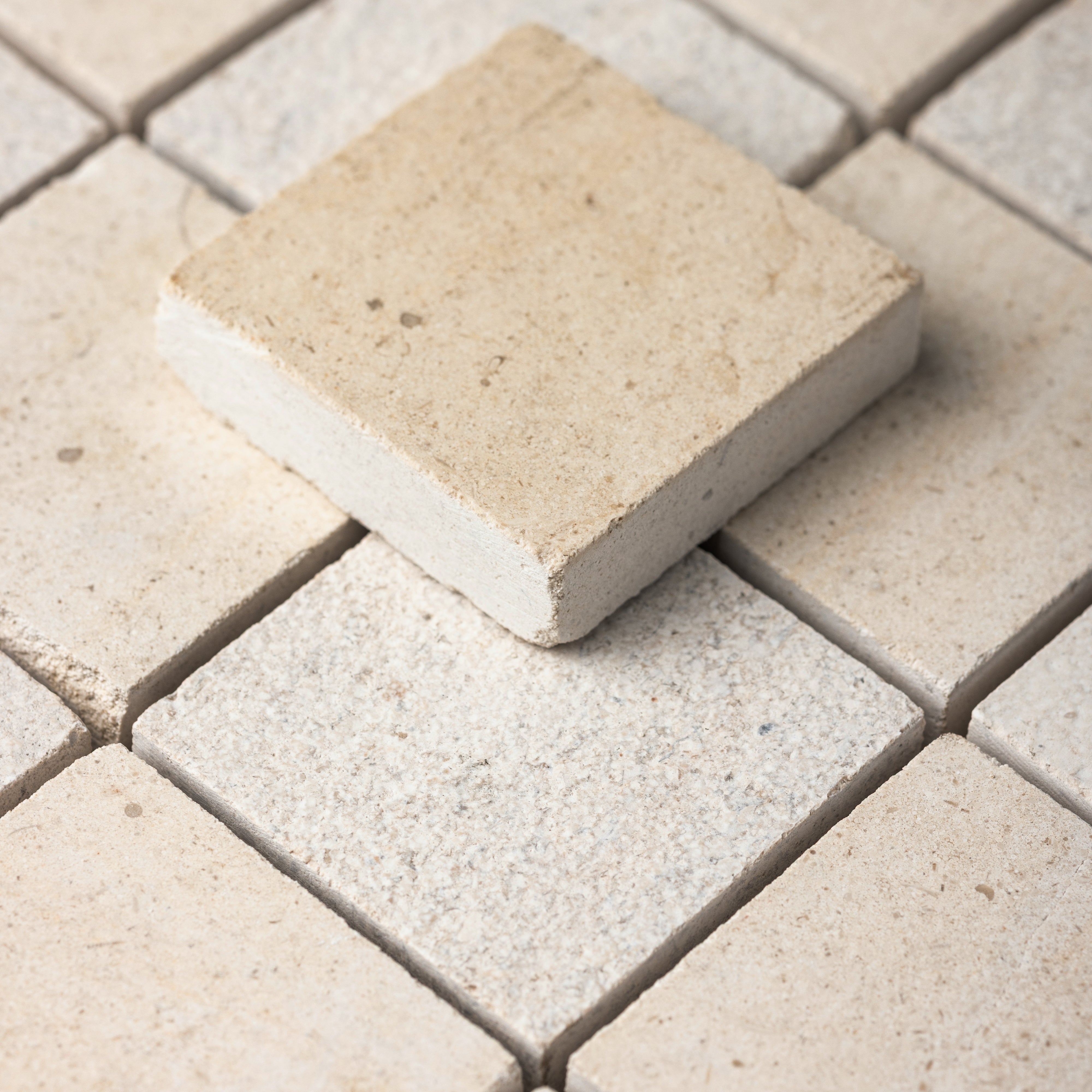 Checker 2x2 Mosaic | Moelanos + Relvinha Limestone